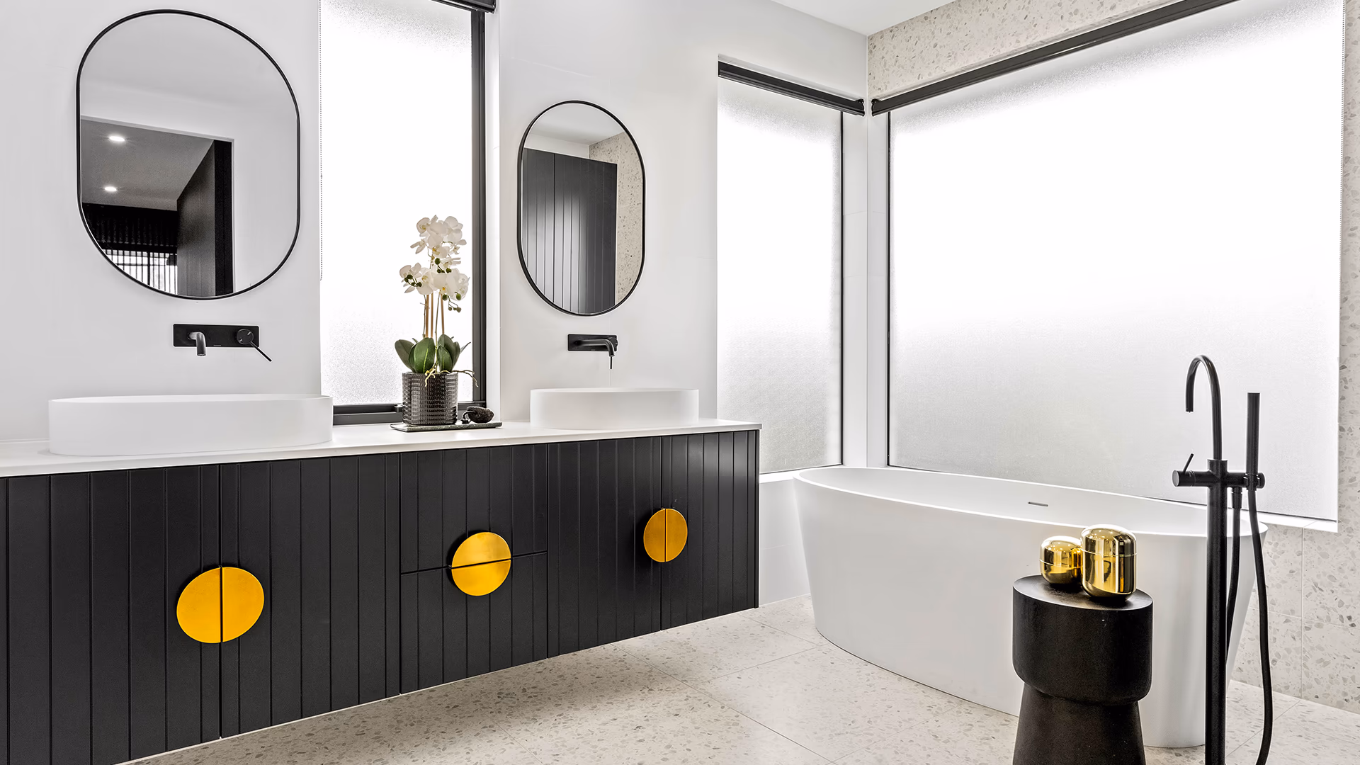 Interior photo of the Waldorf 44 MK2 at Box Hill