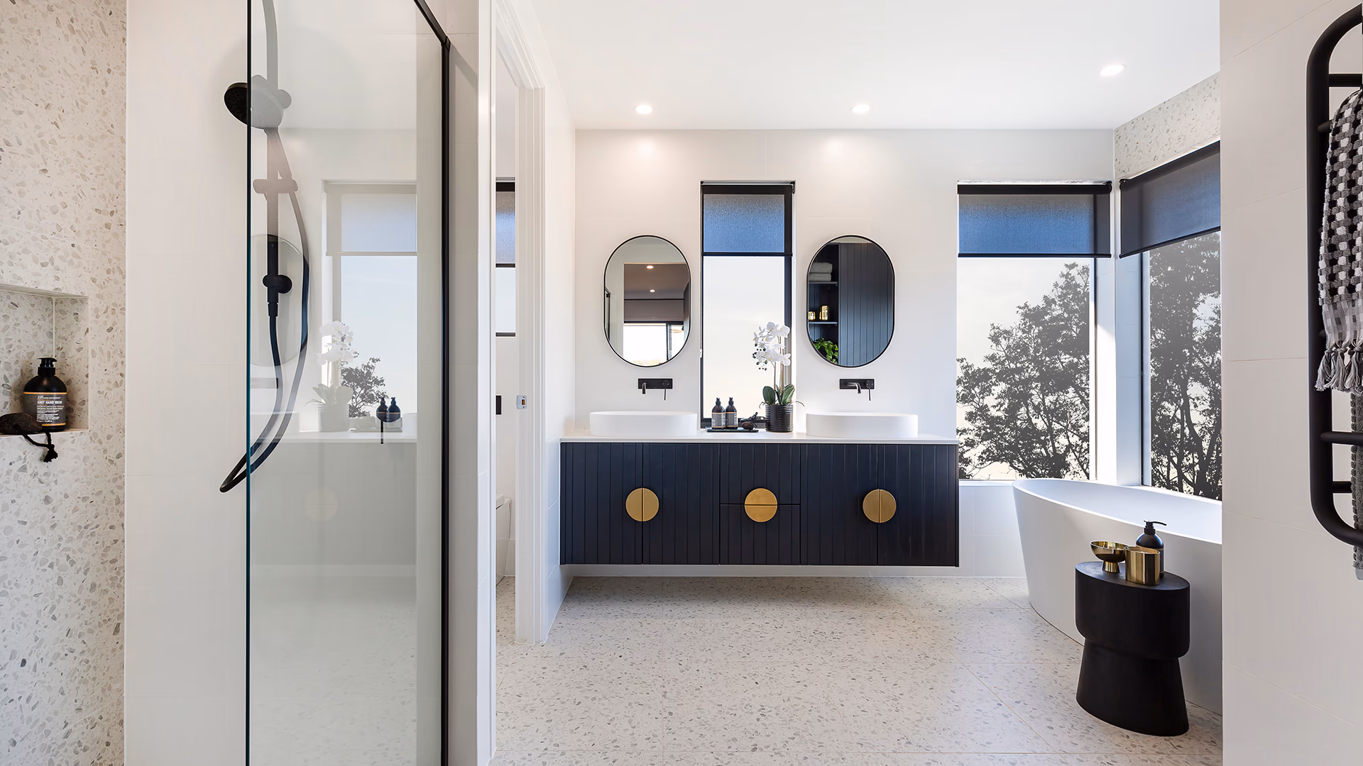 Interior photo of the Waldorf 44 MK2 at Box Hill