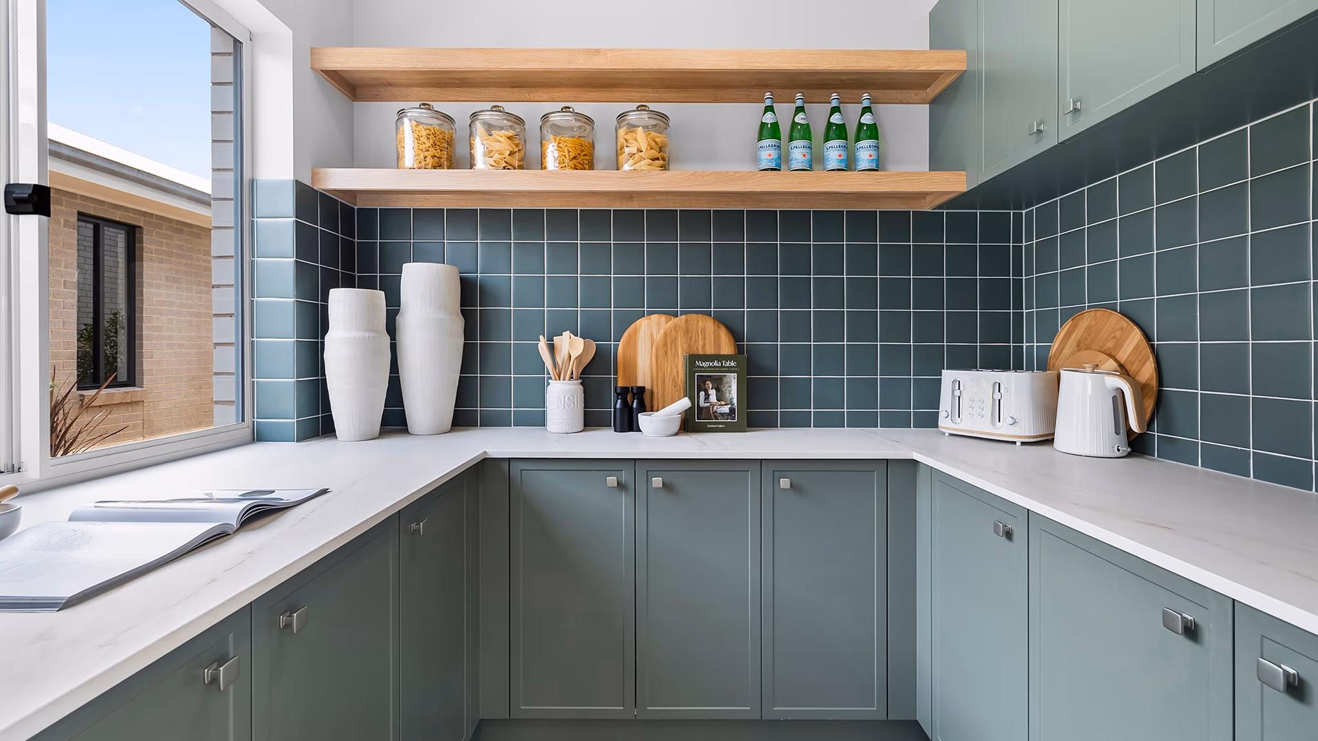 An Interior photo of the Forsyth 30 Reverse Living on display at Wilton