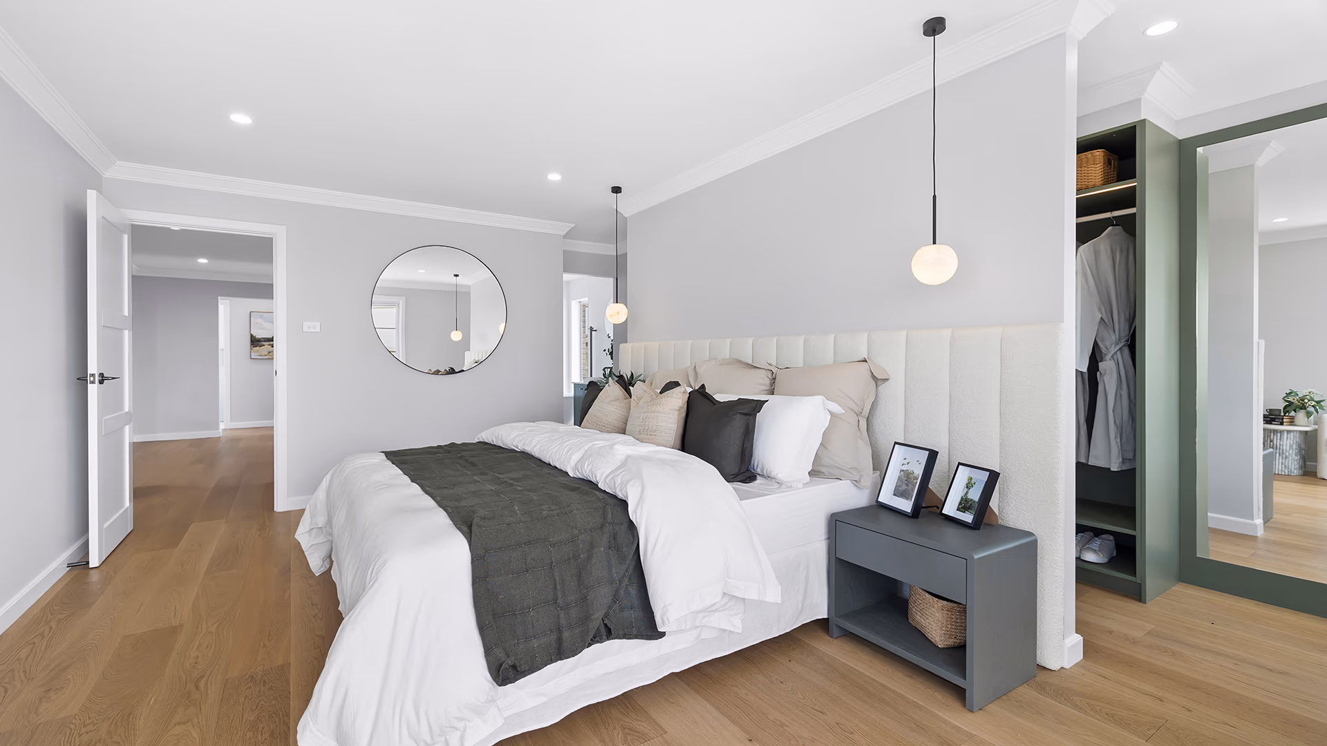 An Interior photo of the Forsyth 30 Reverse Living on display at Wilton